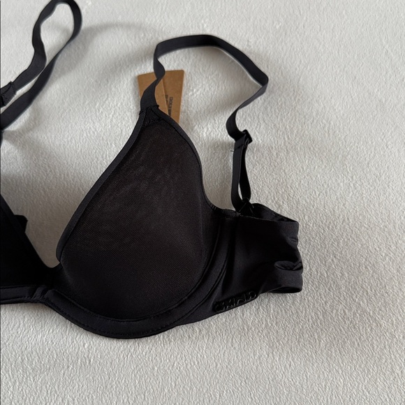 NWT Skims weightless scoop bra - onyx - Picture 3 of 8